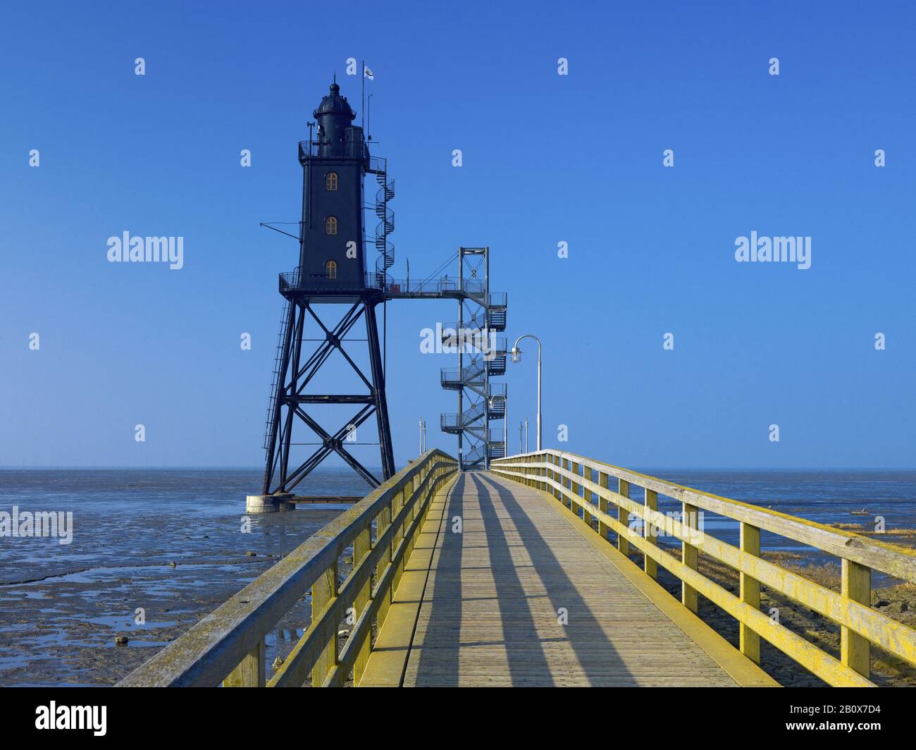 Phare d'Obereversand au port de Dorum / Neufeld à marée basse, côte de Wurster, Basse-Saxe, Allemagne, Banque D'Images Phare d'Obereversand au port de Dorum / Neufeld à marée basse, côte de Wurster, Basse-Saxe, Allemagne, Banque D'Images