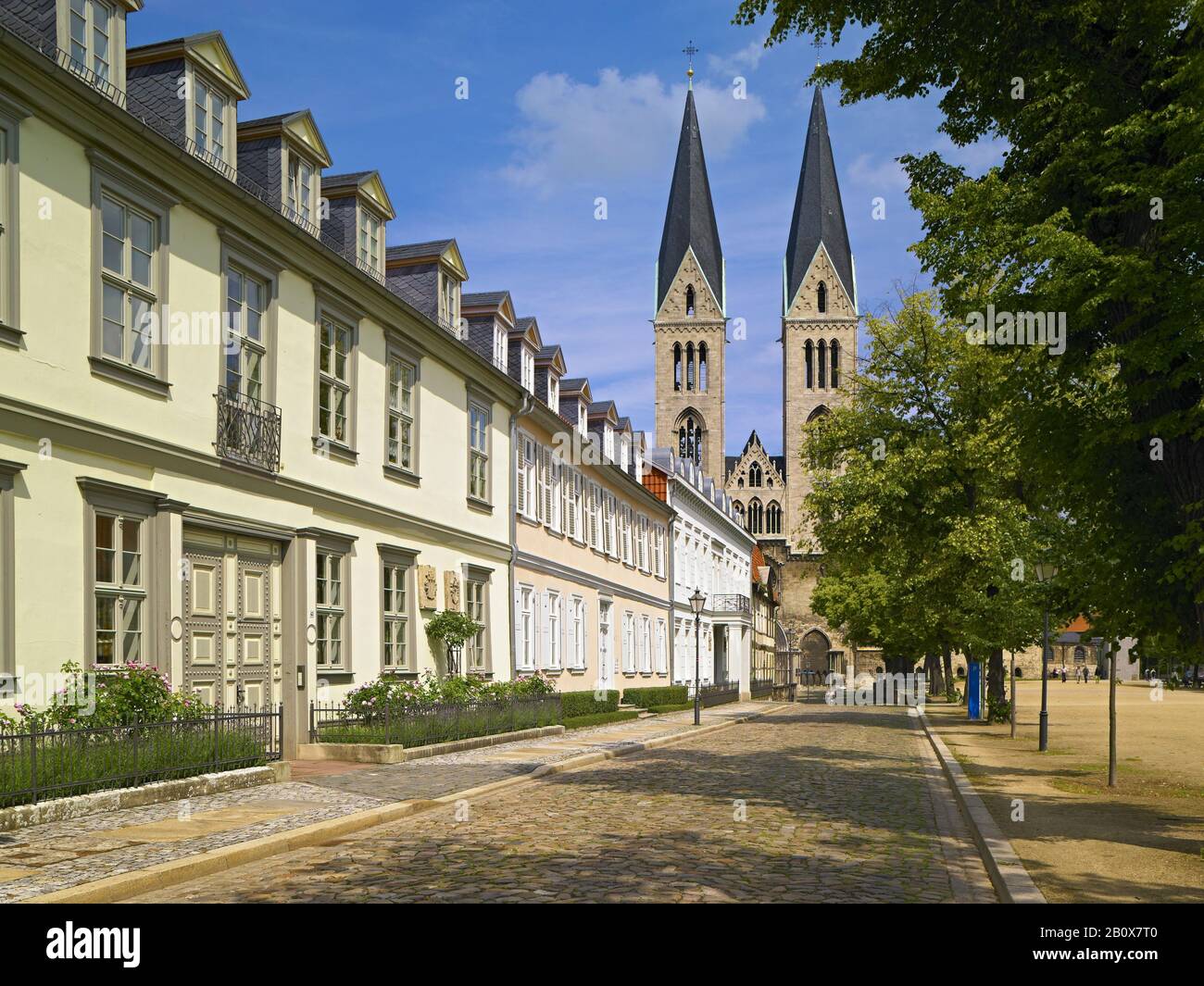 Place de la cathédrale avec la cathédrale Saint-Étienne et Saint-Sixtus, Halberstadt, Saxe-Anhalt, Allemagne, Banque D'Images