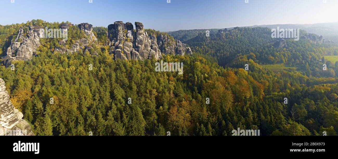 Formation de petits rochers d'oie au-dessus du Wehlgrund, près de Rathen, Saxe, Allemagne, Banque D'Images