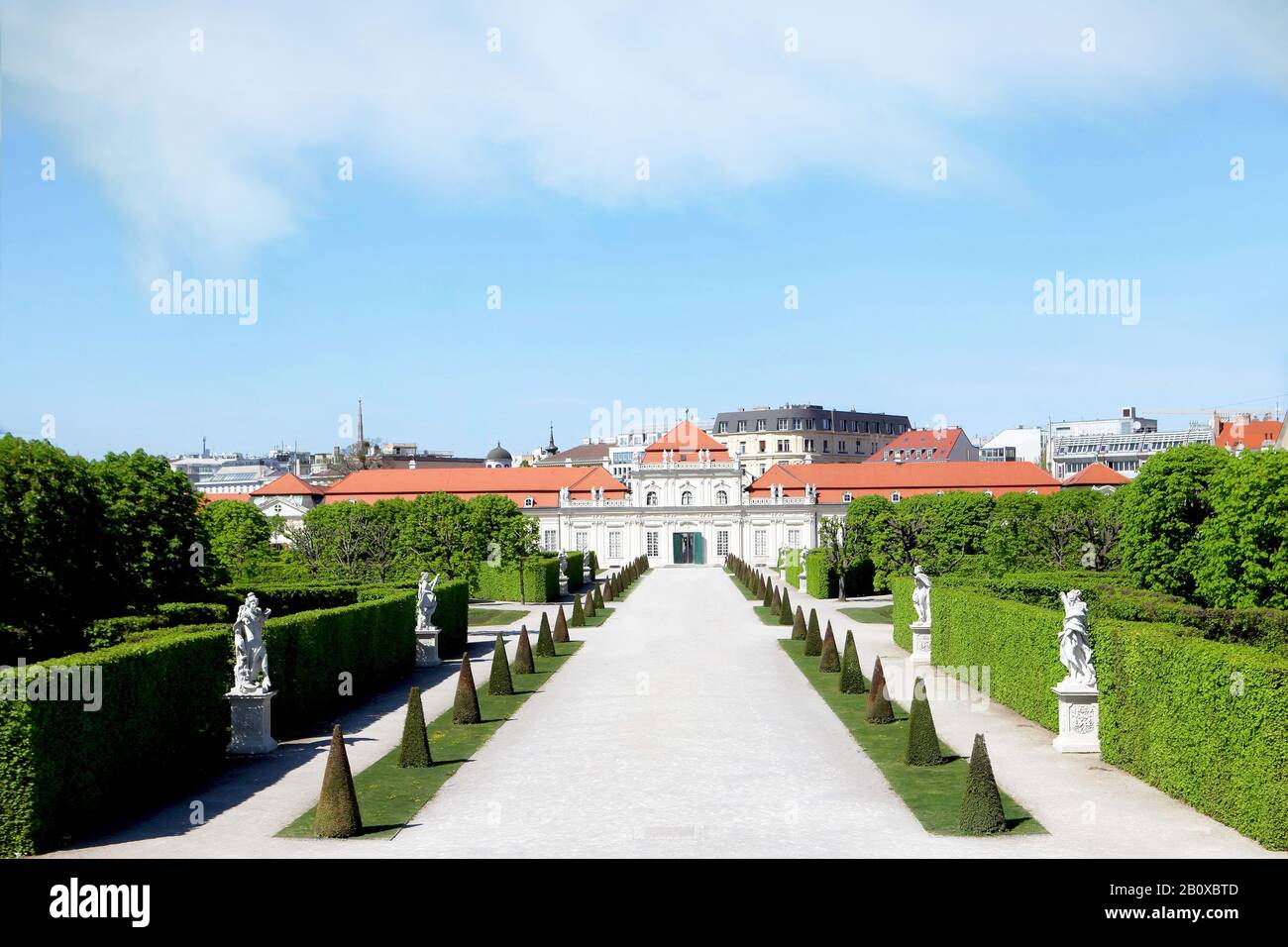Vienne, Autriche - 21 Avril 2018 : le Palais du Belvédère et le jardin à Vienne, Autriche. bâtiment historique complexe de palais baroques la limite supérieure et inférieure Banque D'Images