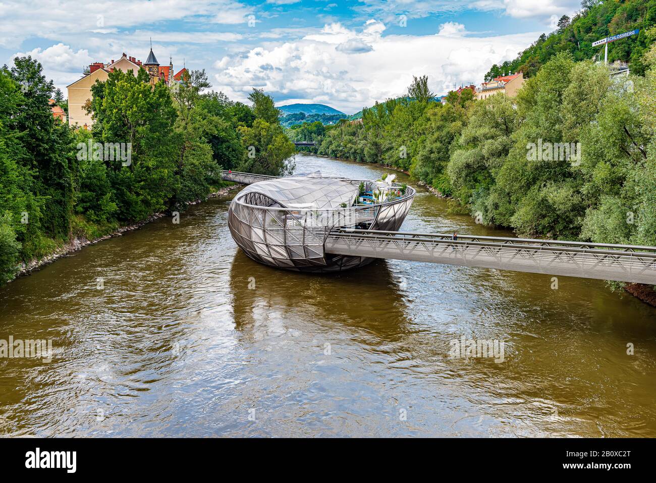 Graz, AUTRICHE - 30 JUILLET 2019: Murinsel, île artificielle au milieu de la rivière mur à Graz, Autriche. Conçu par l'artiste Vito Acconci en 2003 comme Graz Banque D'Images