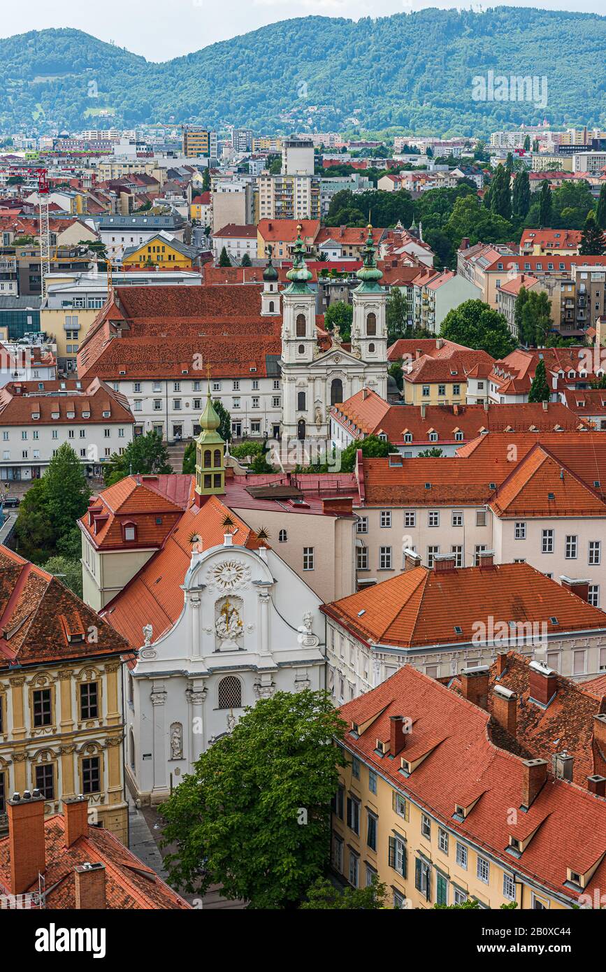 Vue aérienne de la vieille ville de Graz, depuis le Schlossberg, en Styrie, Autriche Banque D'Images