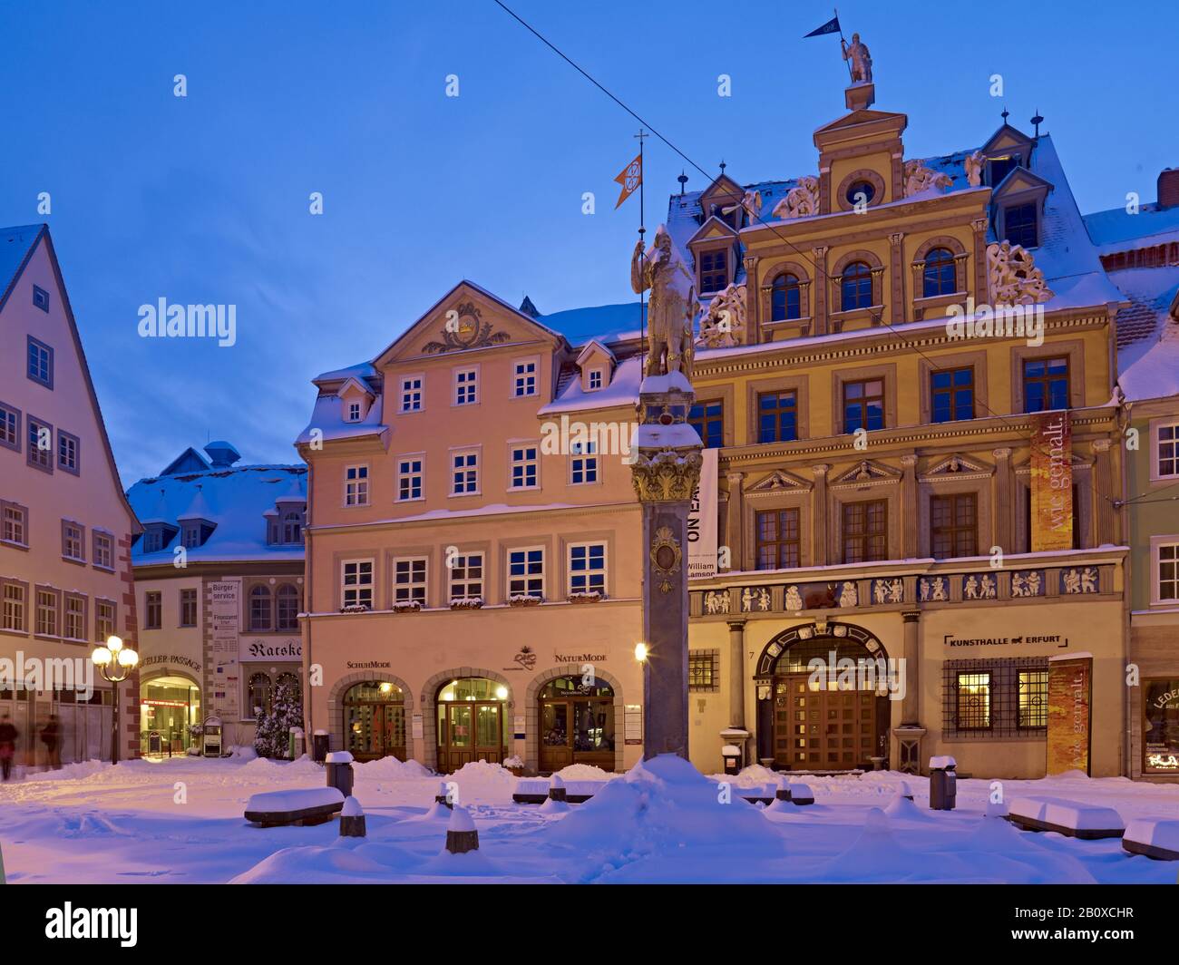 Marché aux poissons avec colonne Roland et Haus zum Roten Ochsen à Erfurt, Thuringe, Allemagne, Banque D'Images