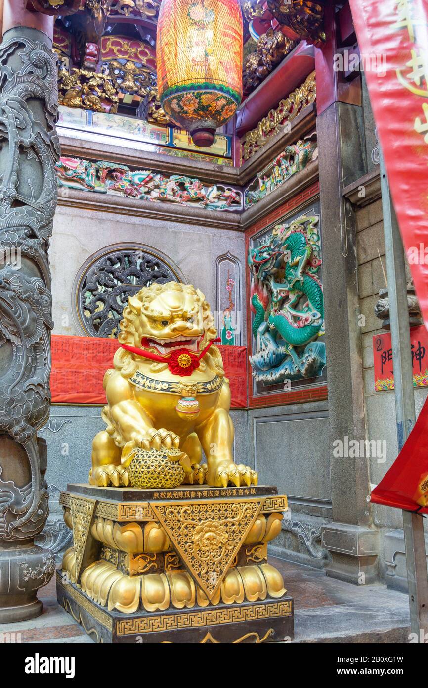 Lion gardien à l'entrée du temple chinois Tan si Chong su, Magazine Road, Clarke Quay, Singapour Banque D'Images