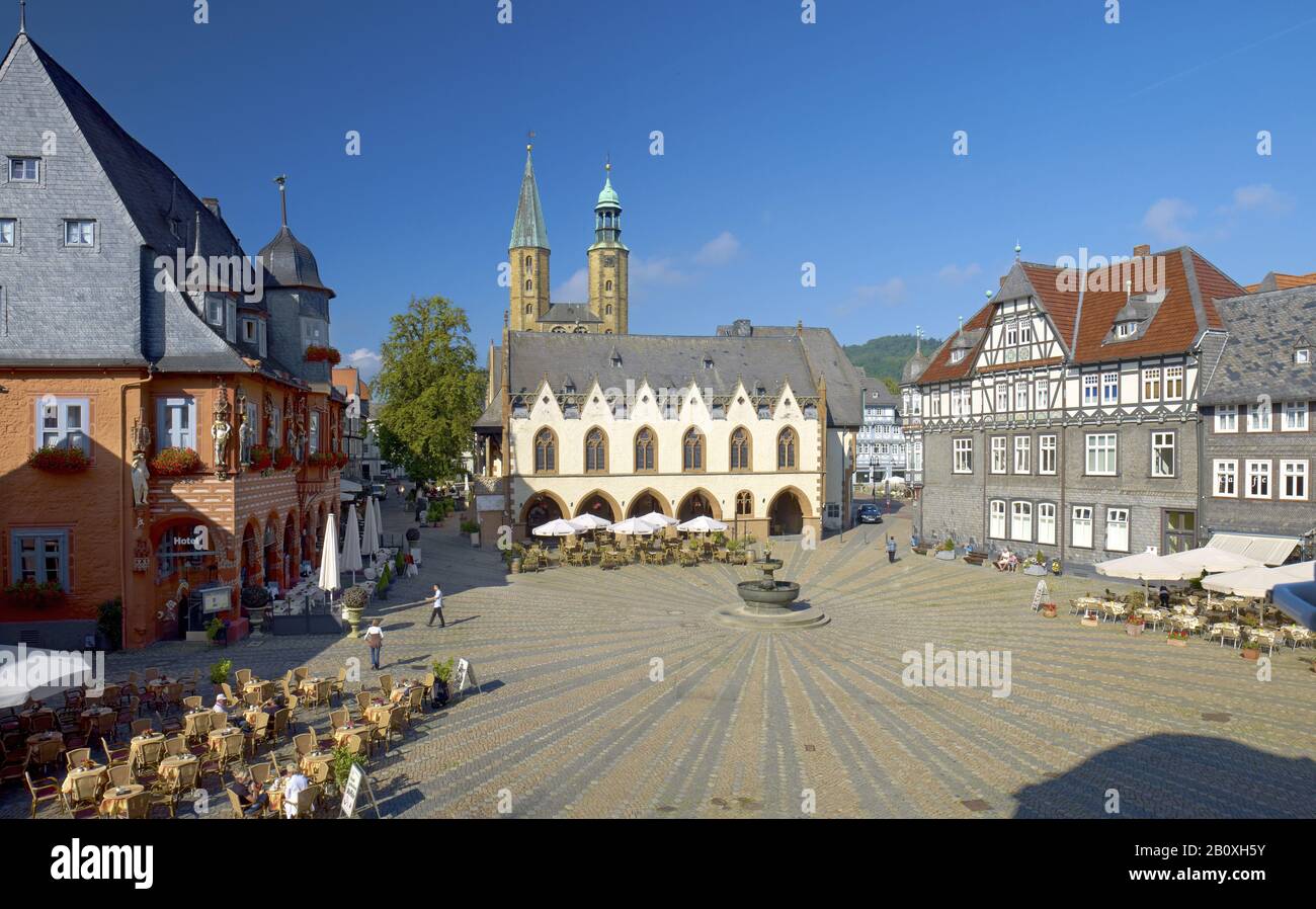 Place du marché avec Kaiserworth et mairie, Goslar, Basse-Saxe, Allemagne, Banque D'Images