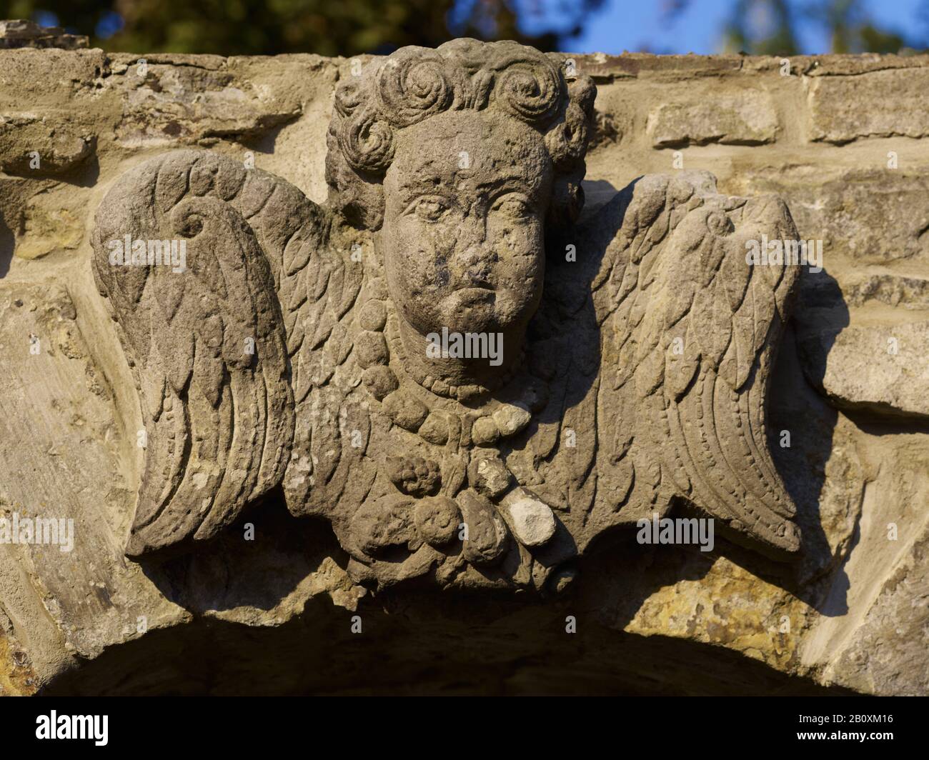 Angel sur le portail de Rinteln, Weserbergland, Basse-Saxe, Allemagne, Banque D'Images