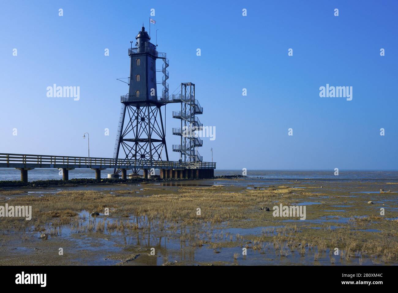 Phare d'Obereversand au port de Dorum / Neufeld à marée basse, côte de Wurster, Basse-Saxe, Allemagne, Banque D'Images Phare d'Obereversand au port de Dorum / Neufeld à marée basse, côte de Wurster, Basse-Saxe, Allemagne, Banque D'Images