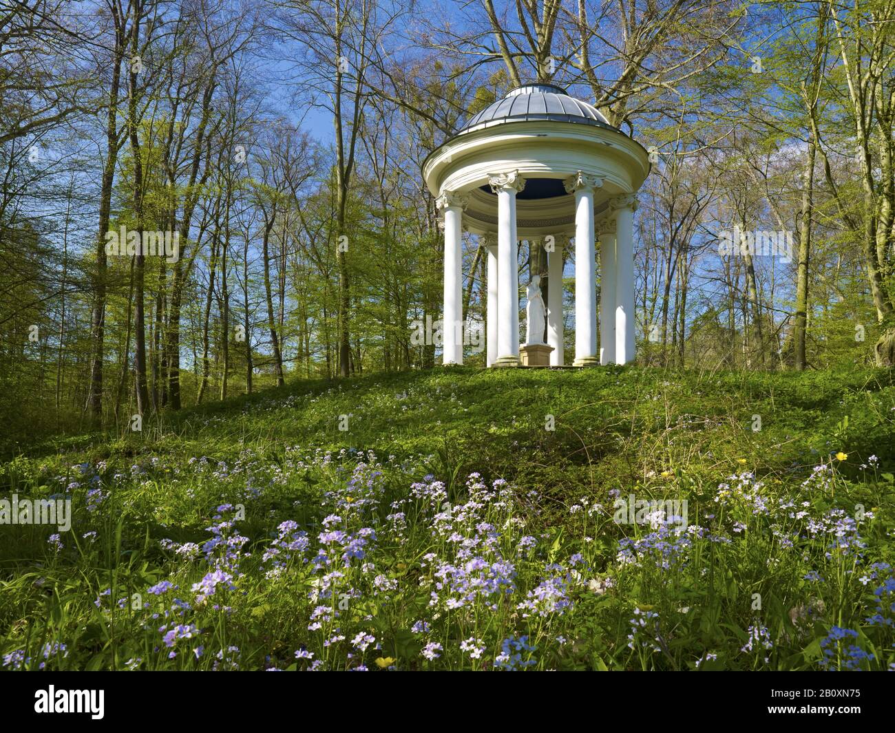 Pavillon de la femme blanche dans le parc du palais de Bad Kostritz, Thuringe, Allemagne, Banque D'Images