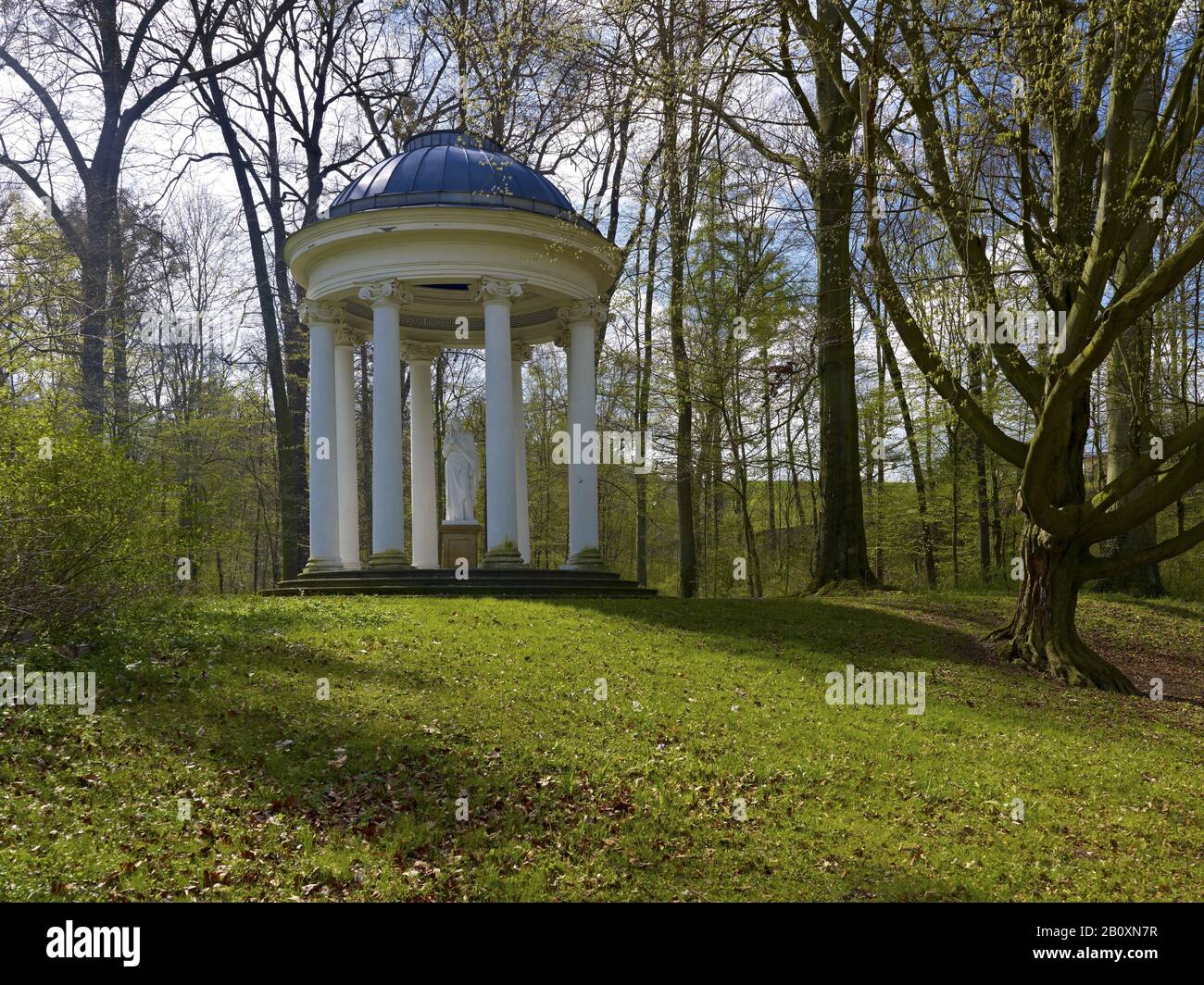 Pavillon de la femme blanche dans le parc du palais de Bad Kostritz, Thuringe, Allemagne, Banque D'Images