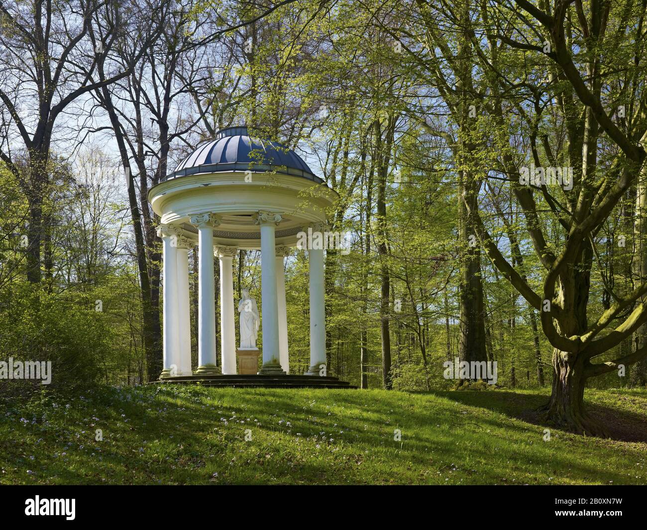 Pavillon de la femme blanche dans le parc du palais de Bad Kostritz, Thuringe, Allemagne, Banque D'Images