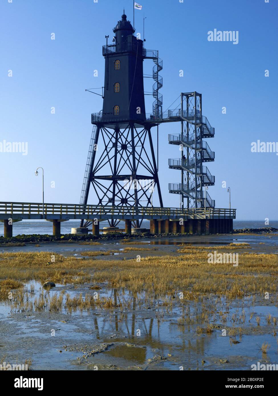Phare d'Obereversand au port de Dorum / Neufeld à marée basse, côte de Wurster, Basse-Saxe, Allemagne, Banque D'Images Phare d'Obereversand au port de Dorum / Neufeld à marée basse, côte de Wurster, Basse-Saxe, Allemagne, Banque D'Images