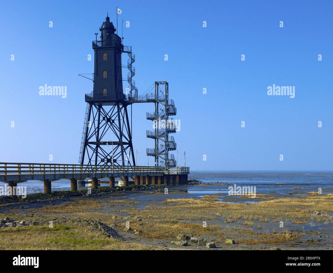 Phare d'Obereversand au port de Dorum / Neufeld à marée basse, côte de Wurster, Basse-Saxe, Allemagne, Banque D'Images Phare d'Obereversand au port de Dorum / Neufeld à marée basse, côte de Wurster, Basse-Saxe, Allemagne, Banque D'Images