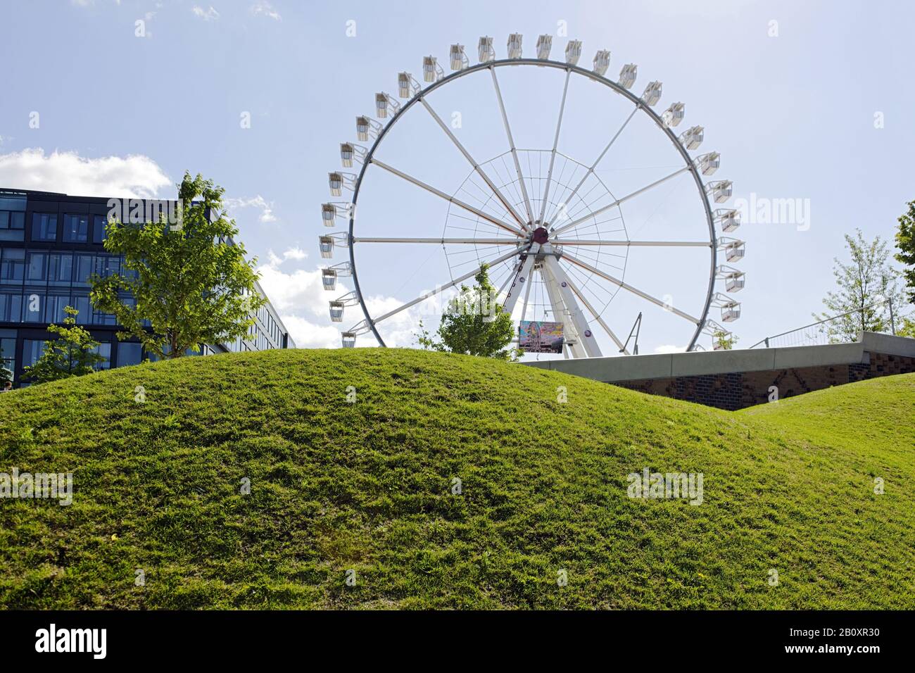 Ferris Wheel, Terrasses Marco Polo, Hafencity, Hanseatic City De Hambourg, Allemagne, Banque D'Images