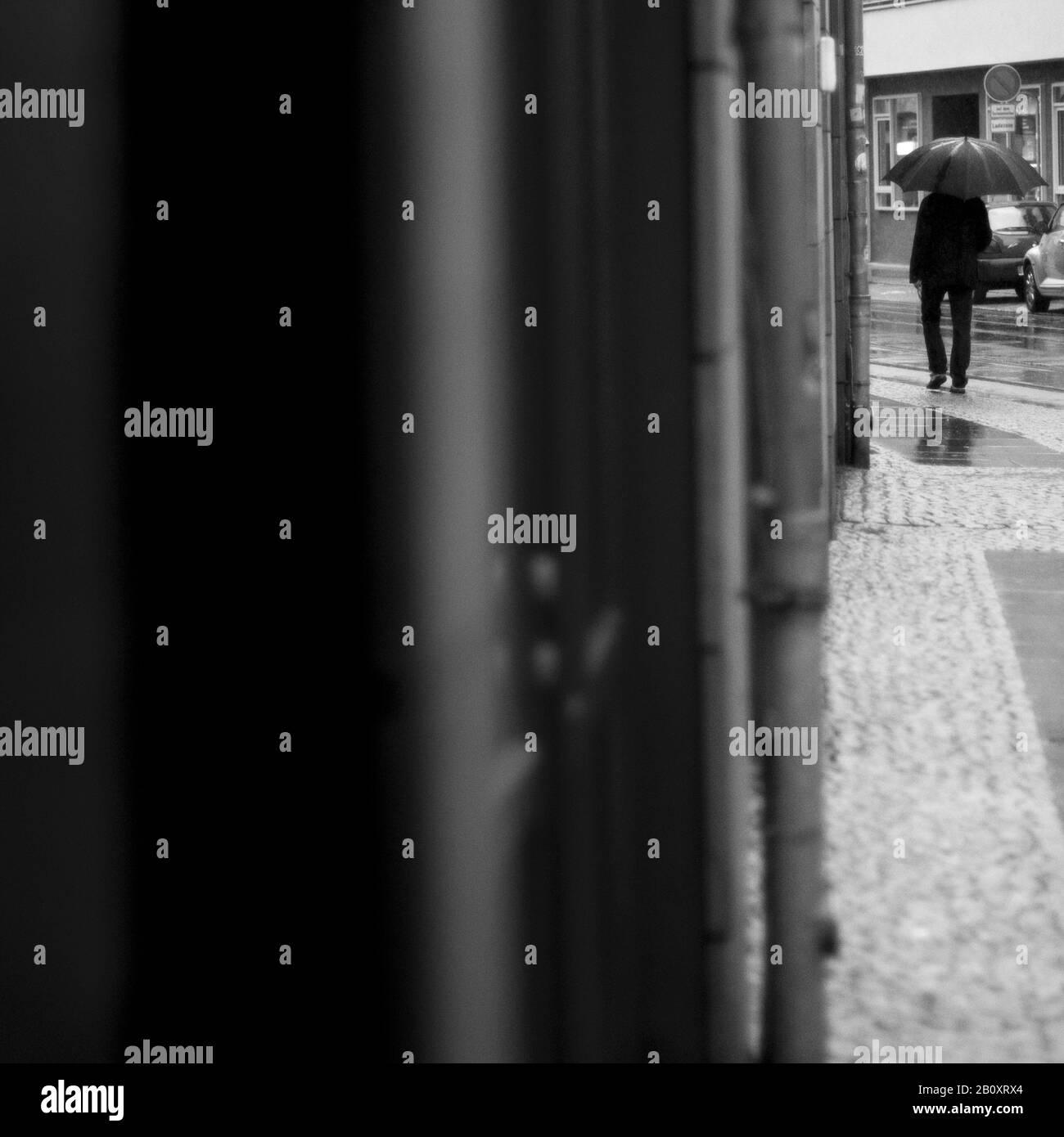 Marcher sous la pluie, Banque D'Images