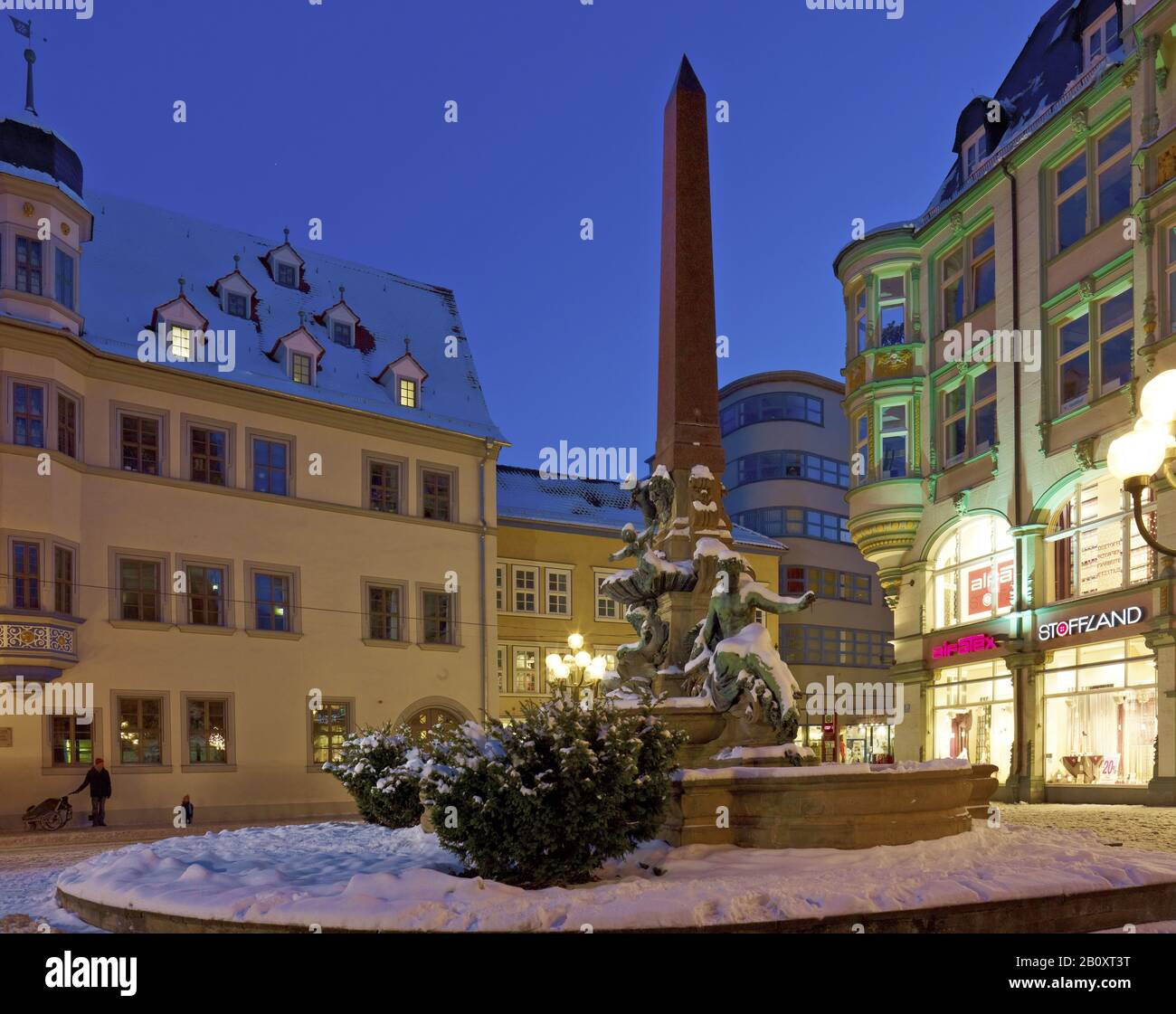 Angerbrunnen et House attics, crépuscule, Erfurt, Thuringe, Allemagne, Banque D'Images