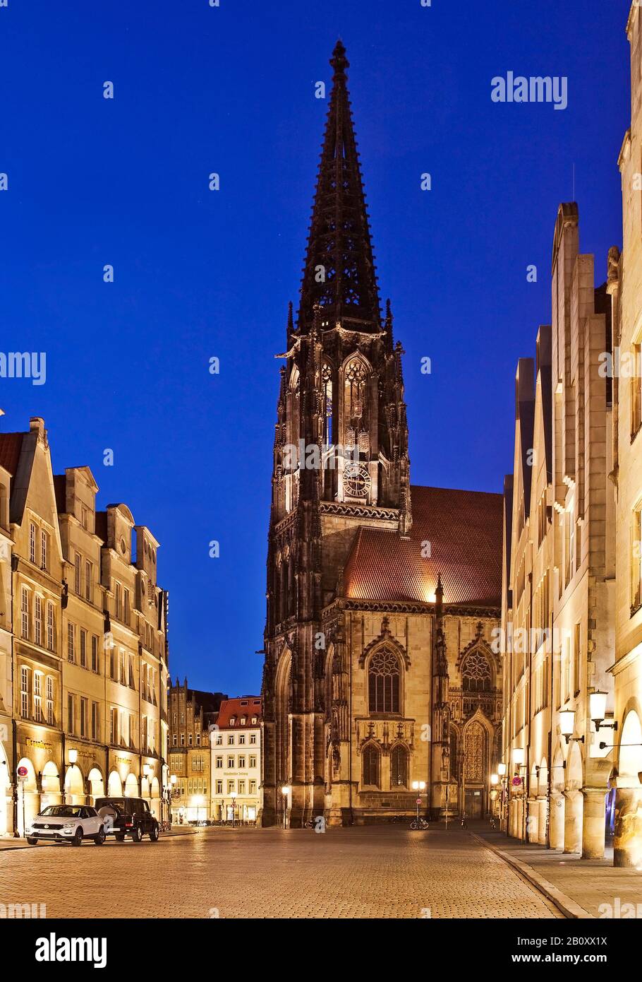 Prinzipalmarkt, marché historique principal et Église Saint-Lambert le soir, Allemagne, Rhénanie-du-Nord-Westphalie, Muensterland, Munster Banque D'Images