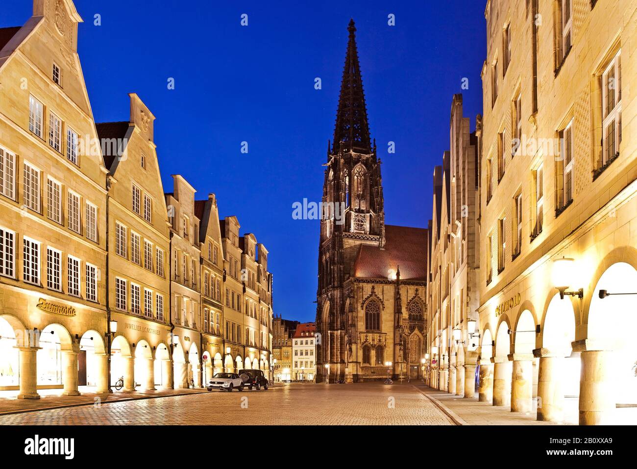 Prinzipalmarkt, marché historique principal et Église Saint-Lambert le soir, Allemagne, Rhénanie-du-Nord-Westphalie, Muensterland, Munster Banque D'Images