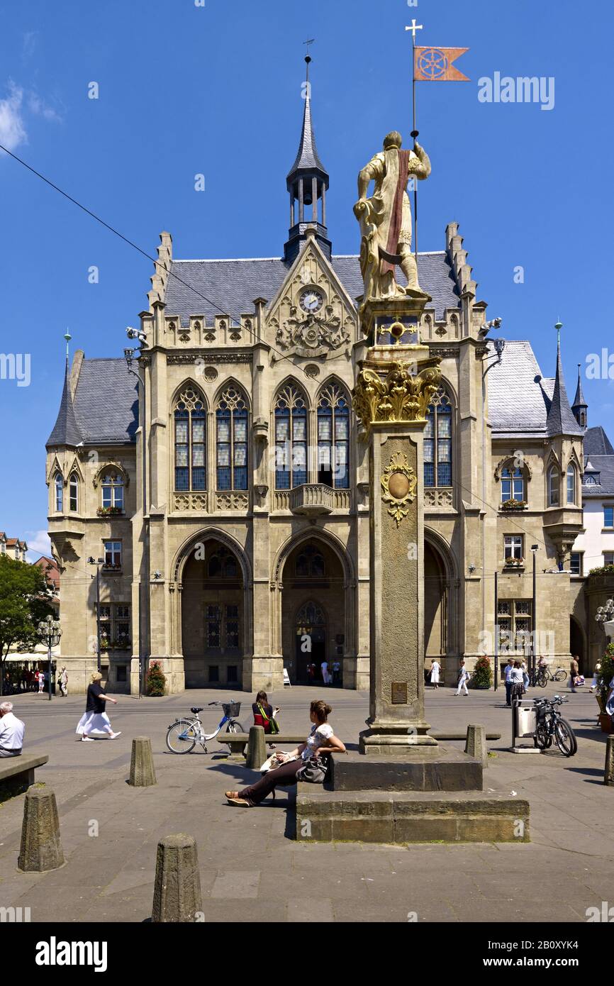 Hôtel de ville avec colonne Roland à Fischmarkt à Erfurt, Thuringe, Allemagne, Banque D'Images