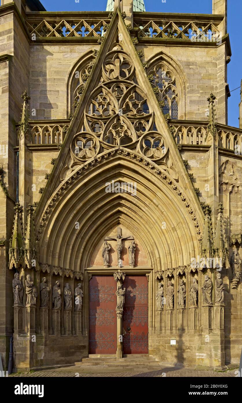 Portail triangulaire à la cathédrale Sainte-Marie à Erfurt, Thuringe, Allemagne, Banque D'Images