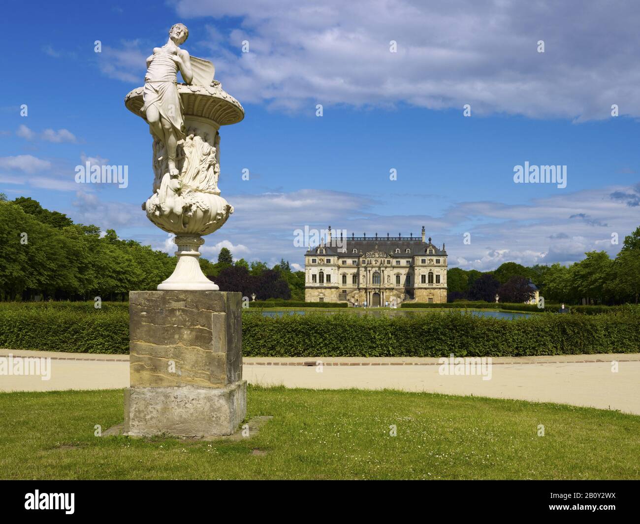 Palais avec vase dans le Großer Garten, Dresde, Saxe, Allemagne, Banque D'Images