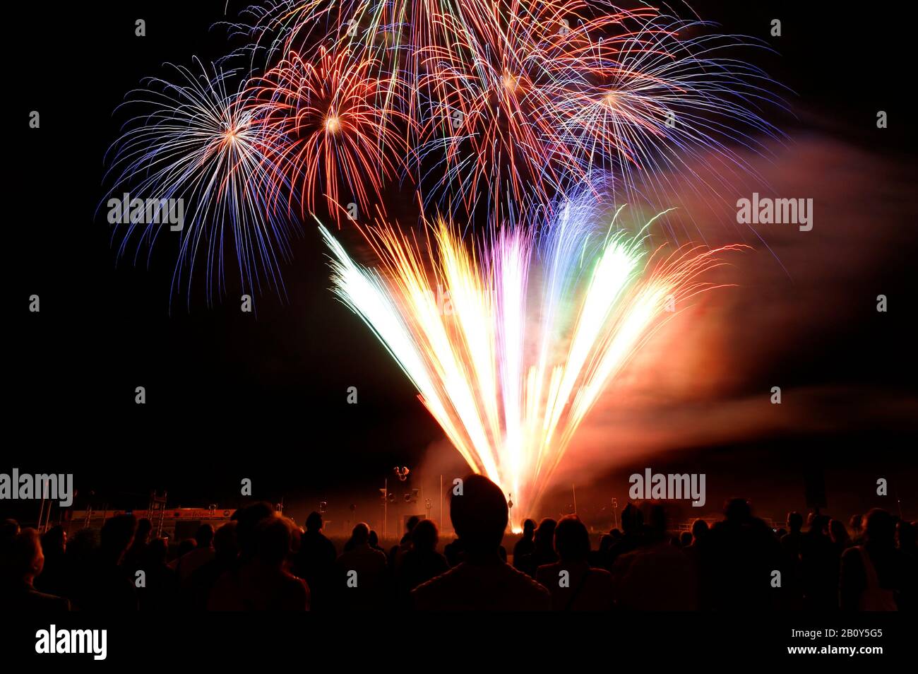 Feux d'artifice synchronisés avec la musique, Hambourg, Allemagne Banque D'Images