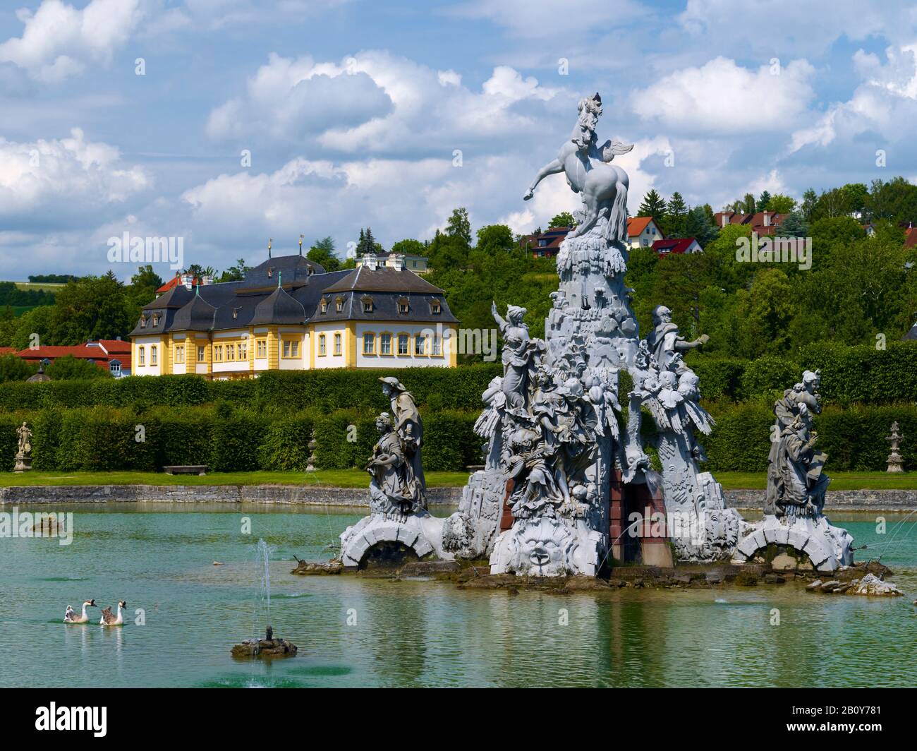 Jardin baroque avec fontaines et château, Veitshöchheim près de Würzburg, Basse-Franconie, Bavière, Allemagne, Banque D'Images