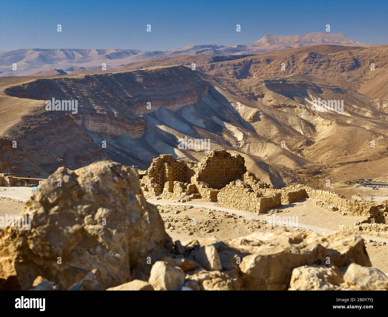 Colonne, tour avec paysage sur la forteresse juive de Masada sur la mer Morte, Israël, Moyen-Orient, Banque D'Images