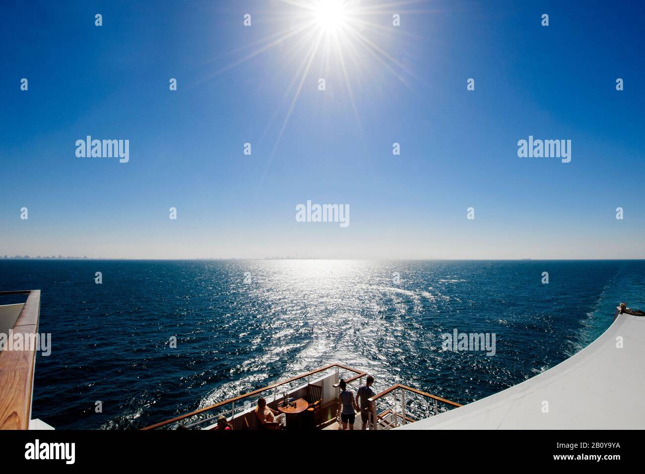 Vue sur Dubaï depuis un bateau de croisière, le golfe Persique, les Émirats arabes Unis, Banque D'Images