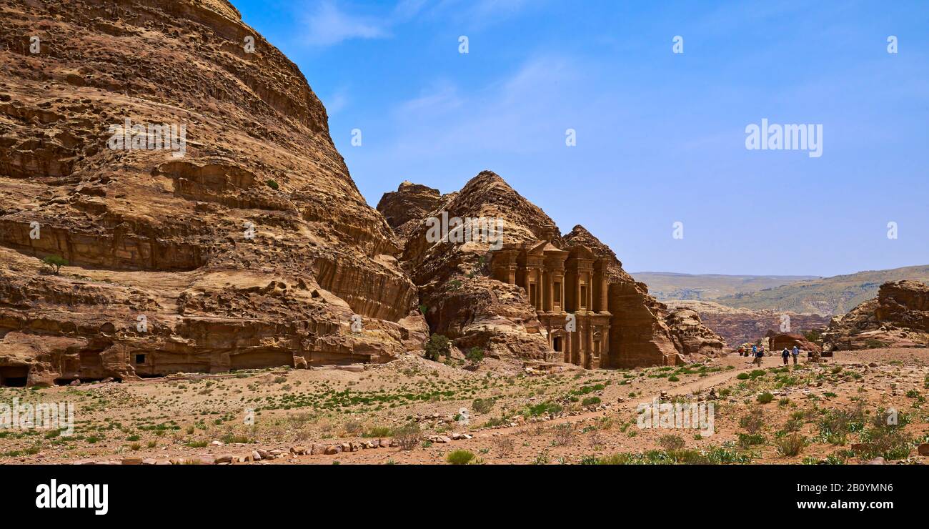 Tombeau de roche ad-Deir ou monastère dans la ville rock de Petra, Jordanie, Moyen-Orient, Banque D'Images