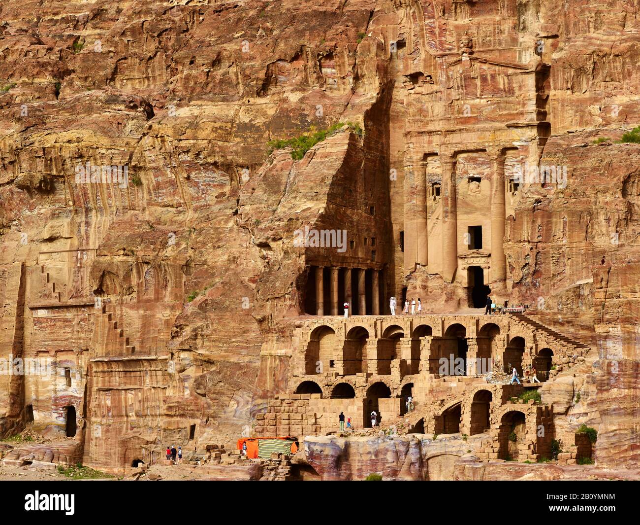 La tombe de l'urne de la ville rock de Petra, Jordanie, Moyen-Orient, Banque D'Images