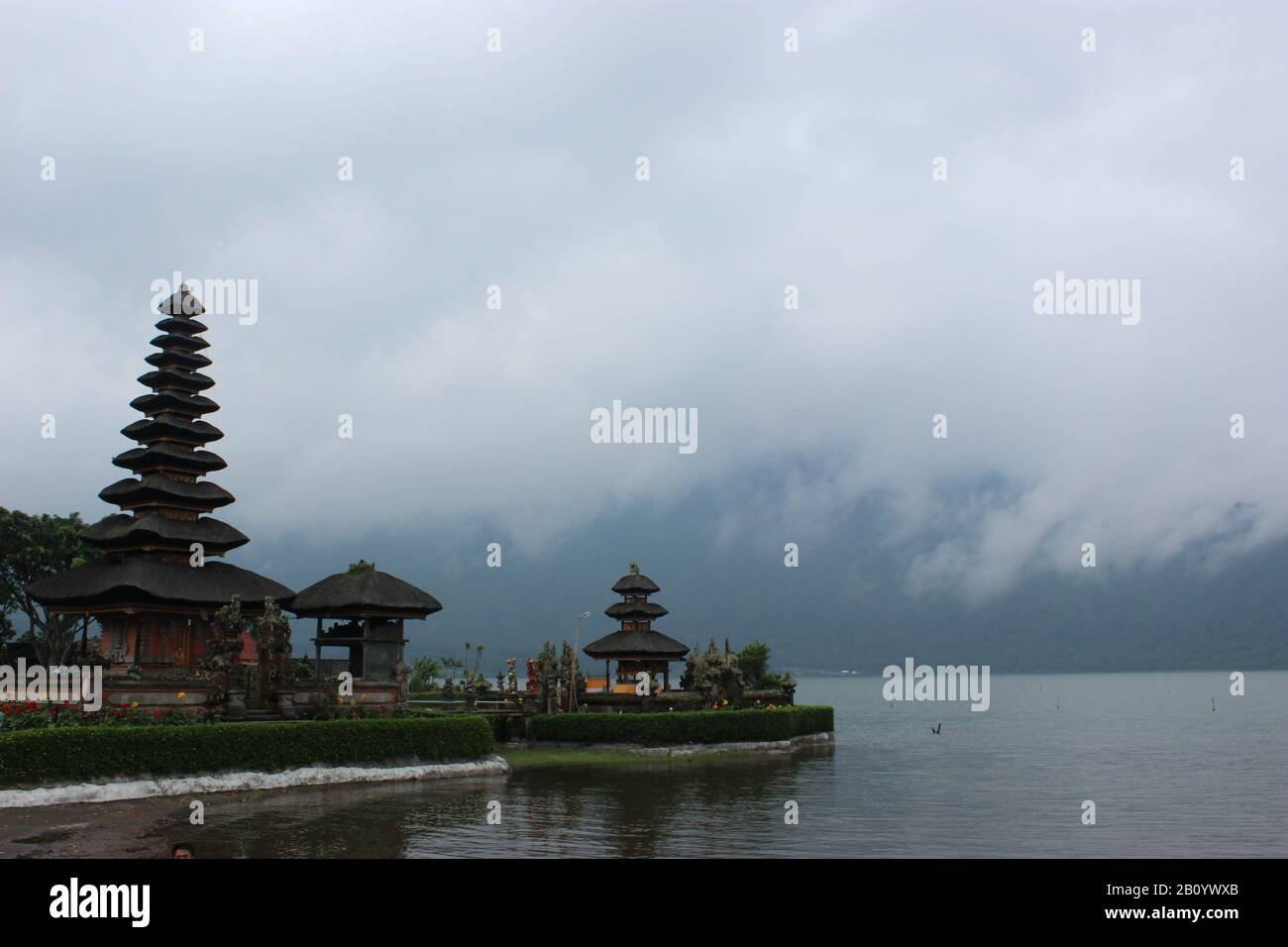 Temple D'Ulun Danu Et Lac Beratan Banque D'Images