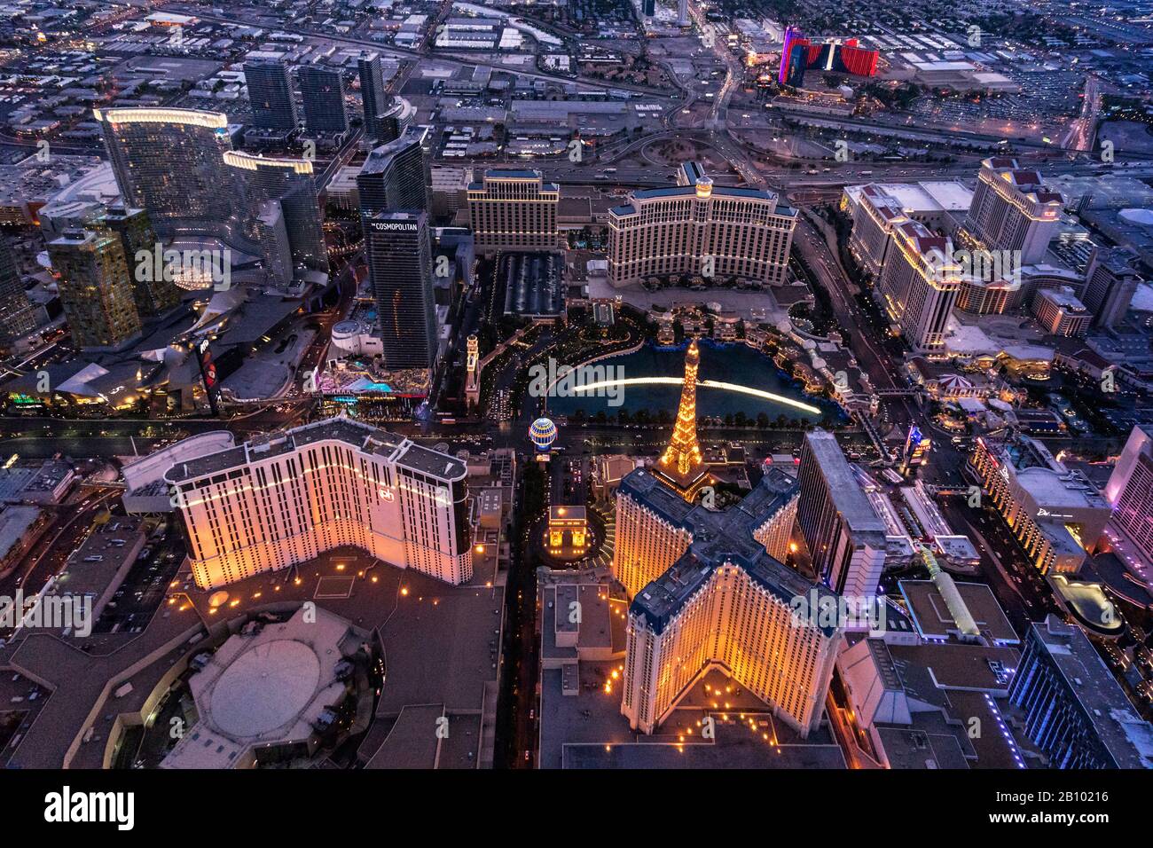 À partir d'hélicoptères de l'antenne au crépuscule, Las Vegas, Nevada, USA Banque D'Images