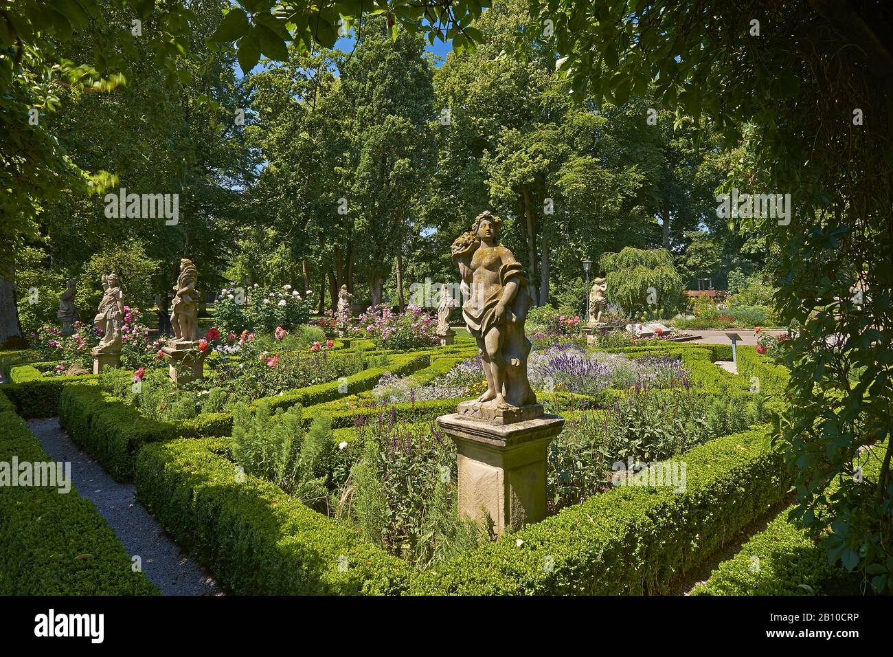 Jardin de roses avec quatre éléments et saisons dans le jardin du château de Rothenburg ob der Tauber, moyenne-Franconie, Bavière, Allemagne Banque D'Images