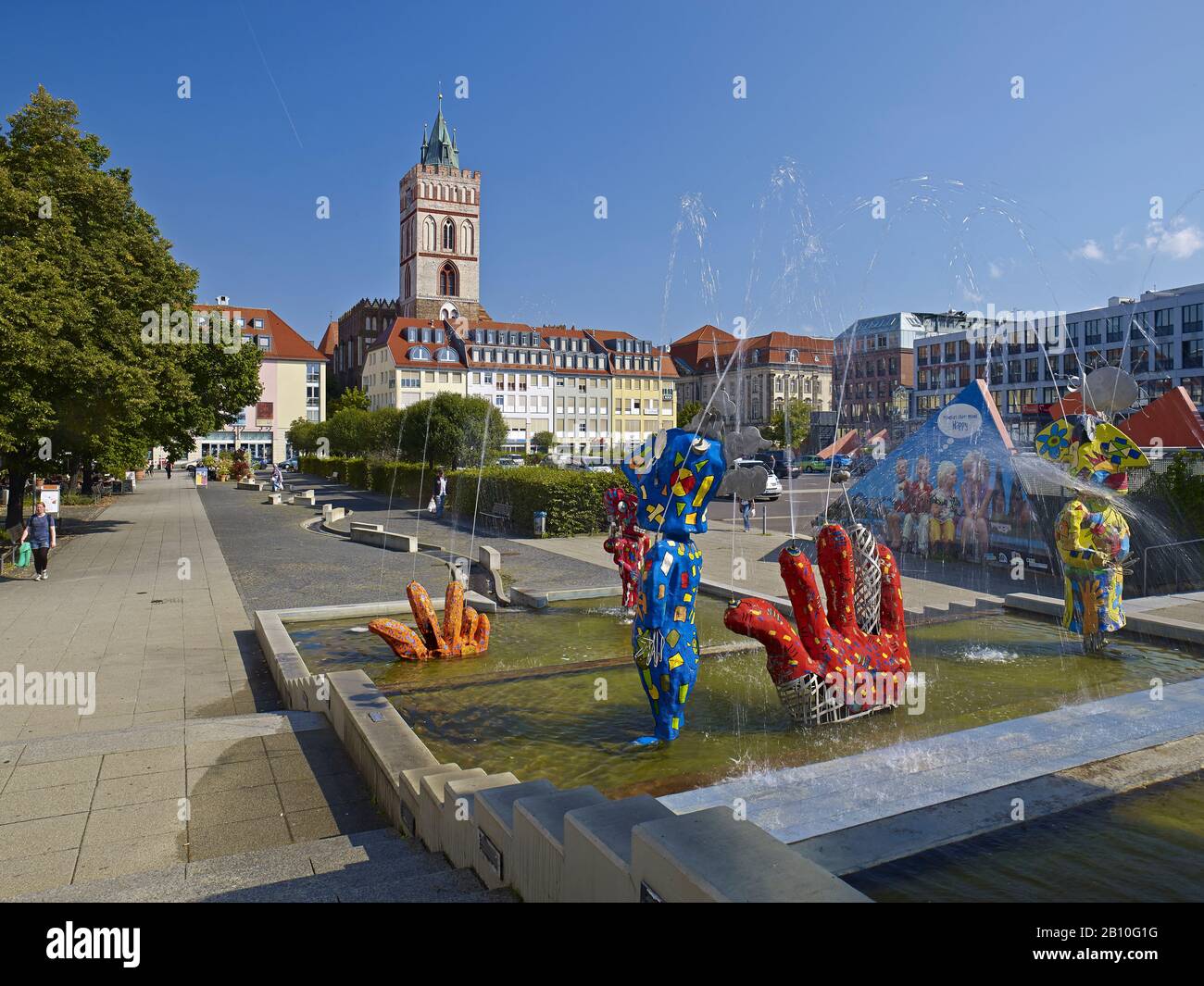 Église Saint-Marien et fontaine dessinée à Brunnenplatz à Francfort (Oder), Brandebourg, Allemagne Banque D'Images