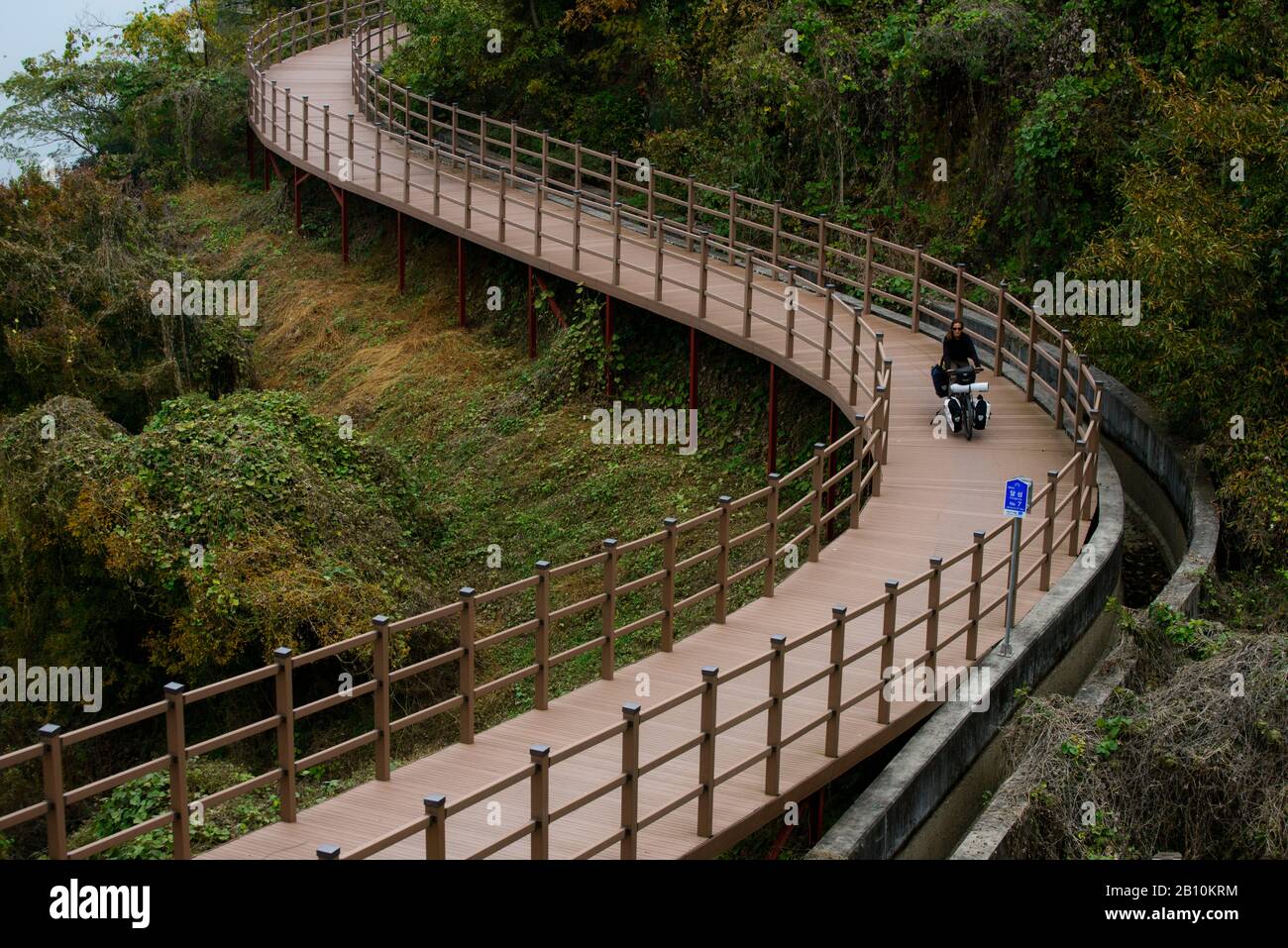 Vélo le long de la piste cyclable de la Corée du Sud, la Corée Banque D'Images