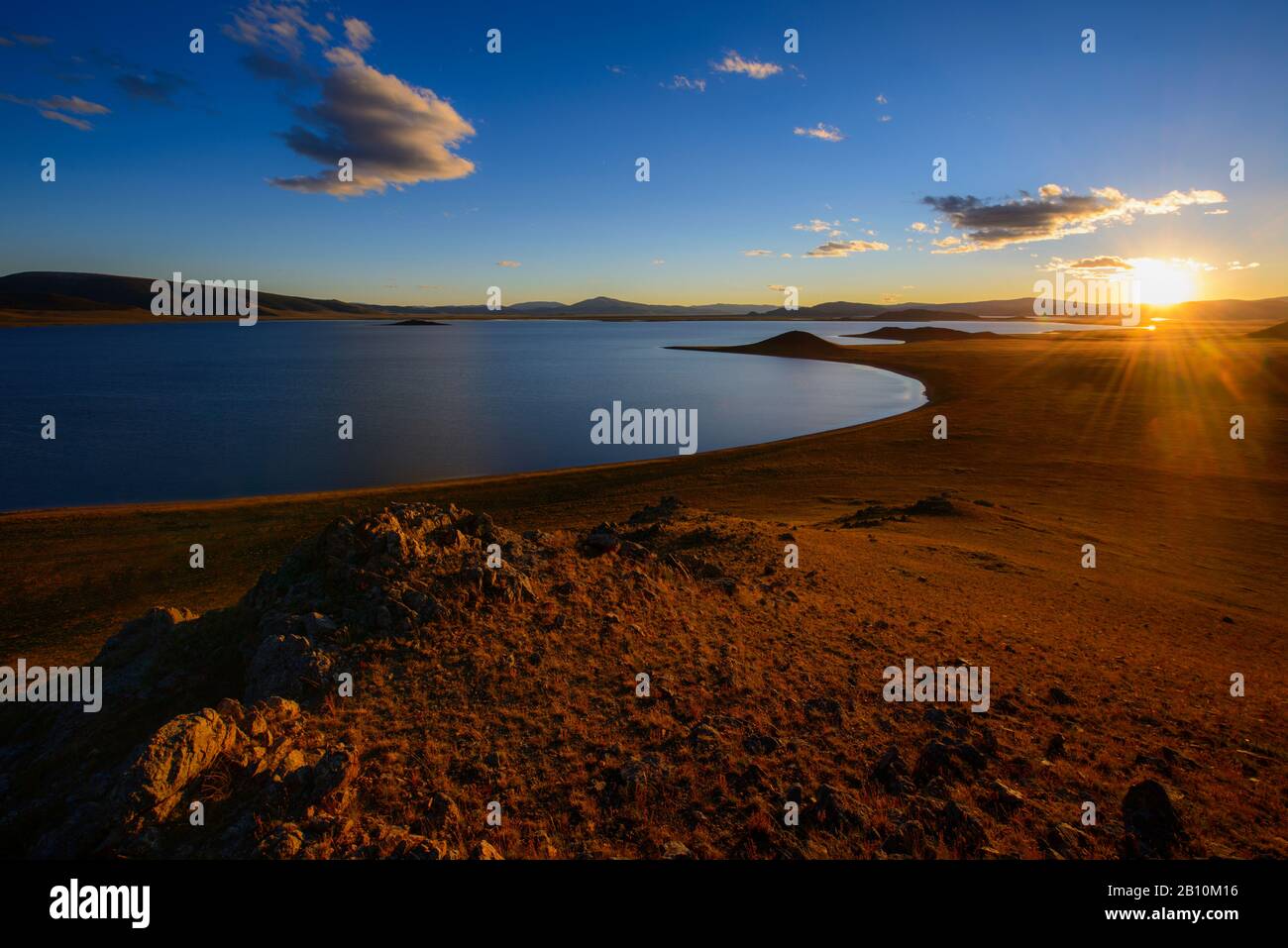 Coucher De Soleil Sur Le Lac Terkhiin Tsagaan, Mongolie Banque D'Images