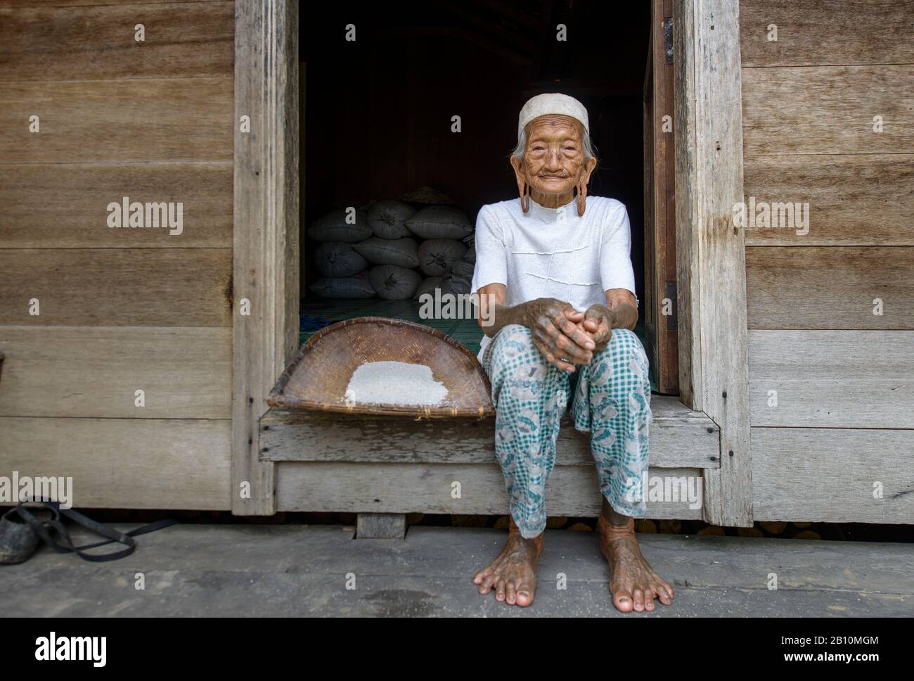 Femme dayak, Kalimantan, Bornéo, Indonésie Banque D'Images