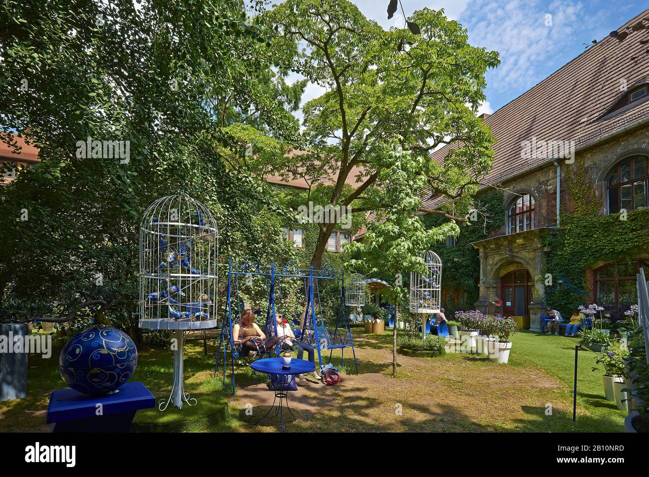Jardin de la cour de la Neue Residenz à Halle / Saale, Saxe-Anhalt, Allemagne Banque D'Images