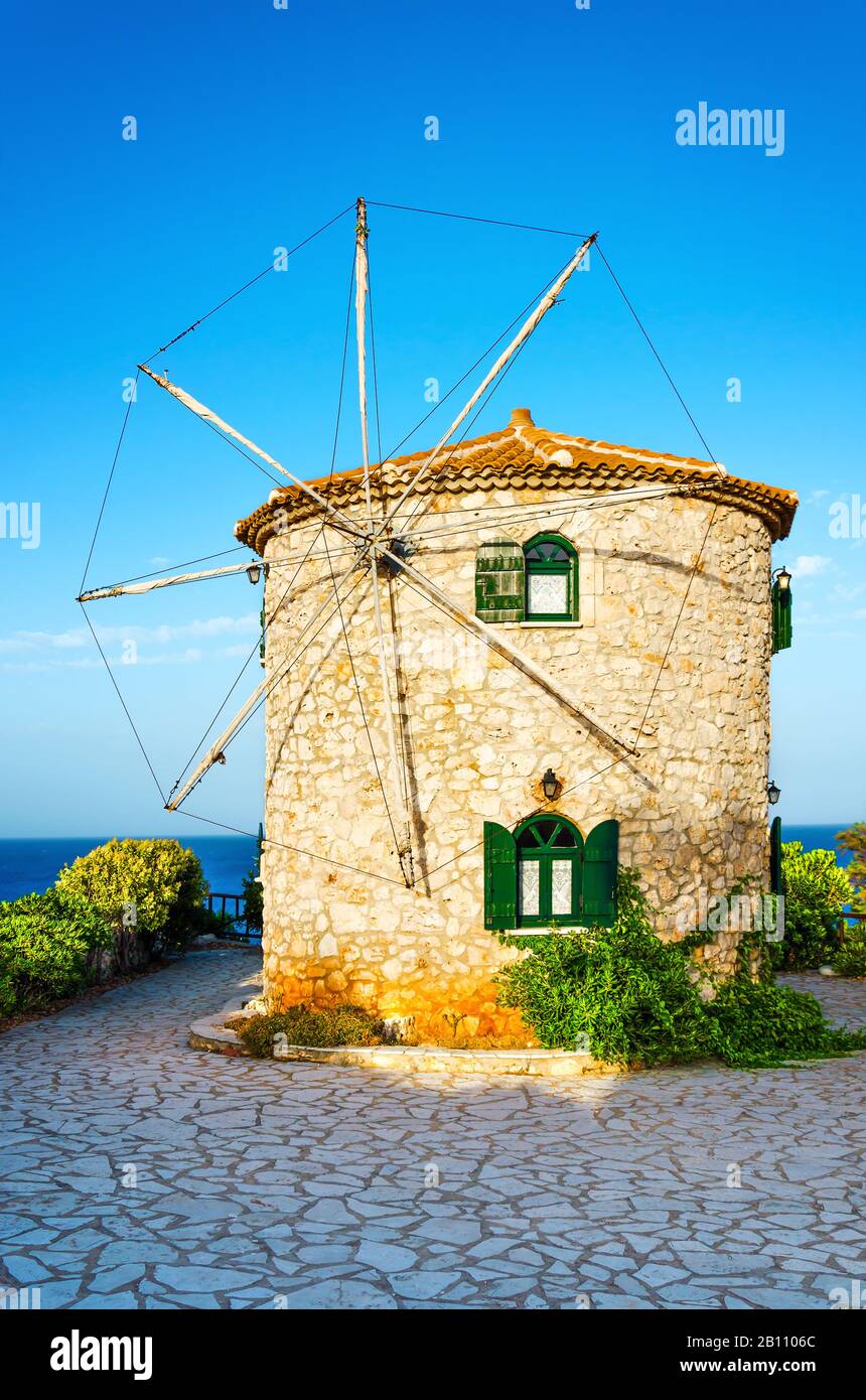 Ancien moulin à vent traditionnel en pierre sur l'île de Zakynthos, Grèce Banque D'Images