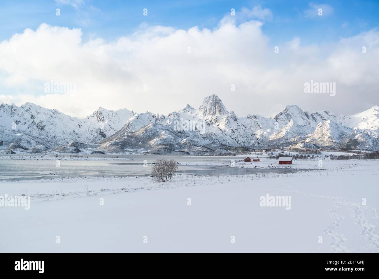 Vue sur l'Eidsfjord sur Sortland, Vesterålen, Norvège Banque D'Images