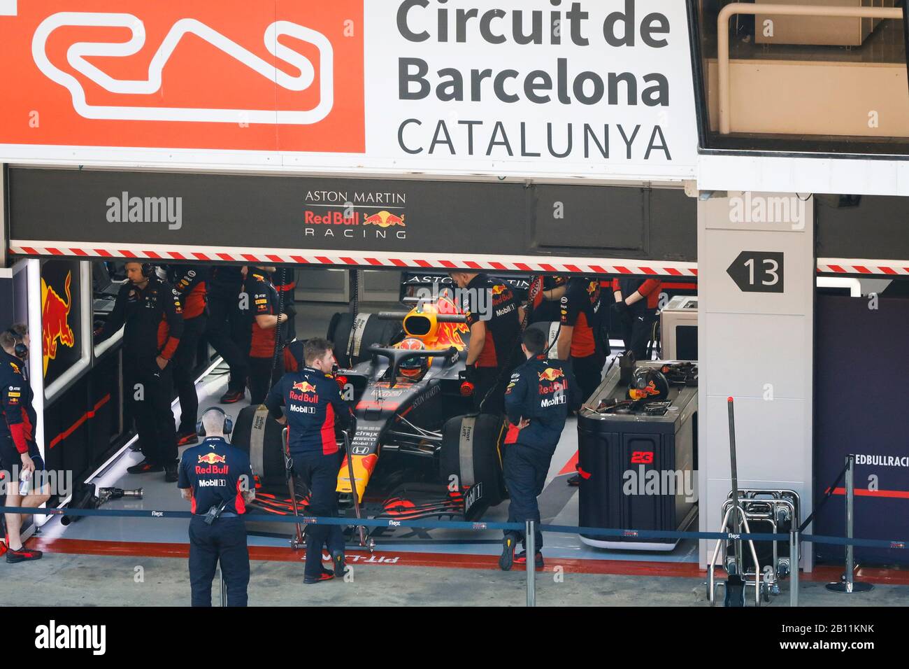 Garage de l'écurie Red Bull F1 sur la voie des picots à la F1 Winter Testing au circuit de Montmelo, Barcelone, Espagne 21.2.20 Banque D'Images