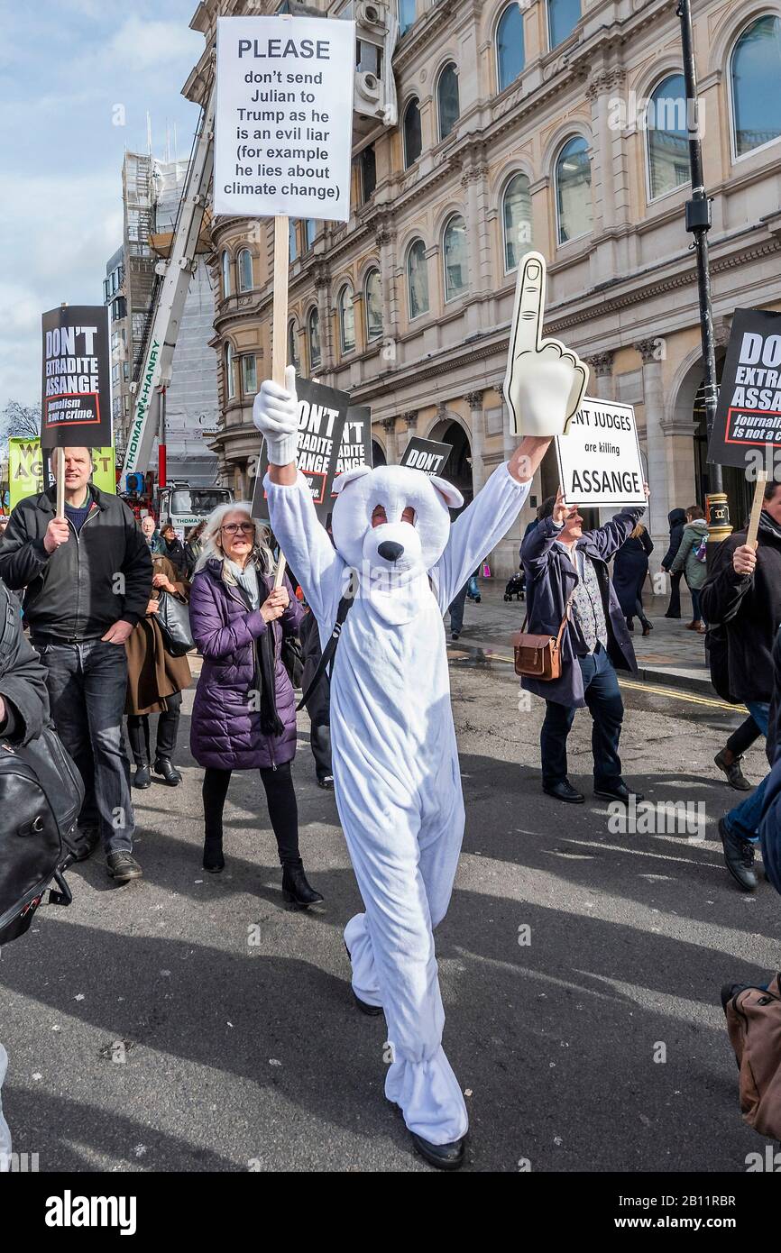 Londres, Royaume-Uni. 22 février 2020. N'Extrader pas la campagne d'Assange, mars et se rallier de la maison d'Australie à la place du Parlement. Le procès d'extradition complet d'Assange commence lundi 24. L'administration américaine "se met en prison pour avoir publié les journaux de guerre afghans et irakiens". Crédit: Guy Bell/Alay Live News Banque D'Images