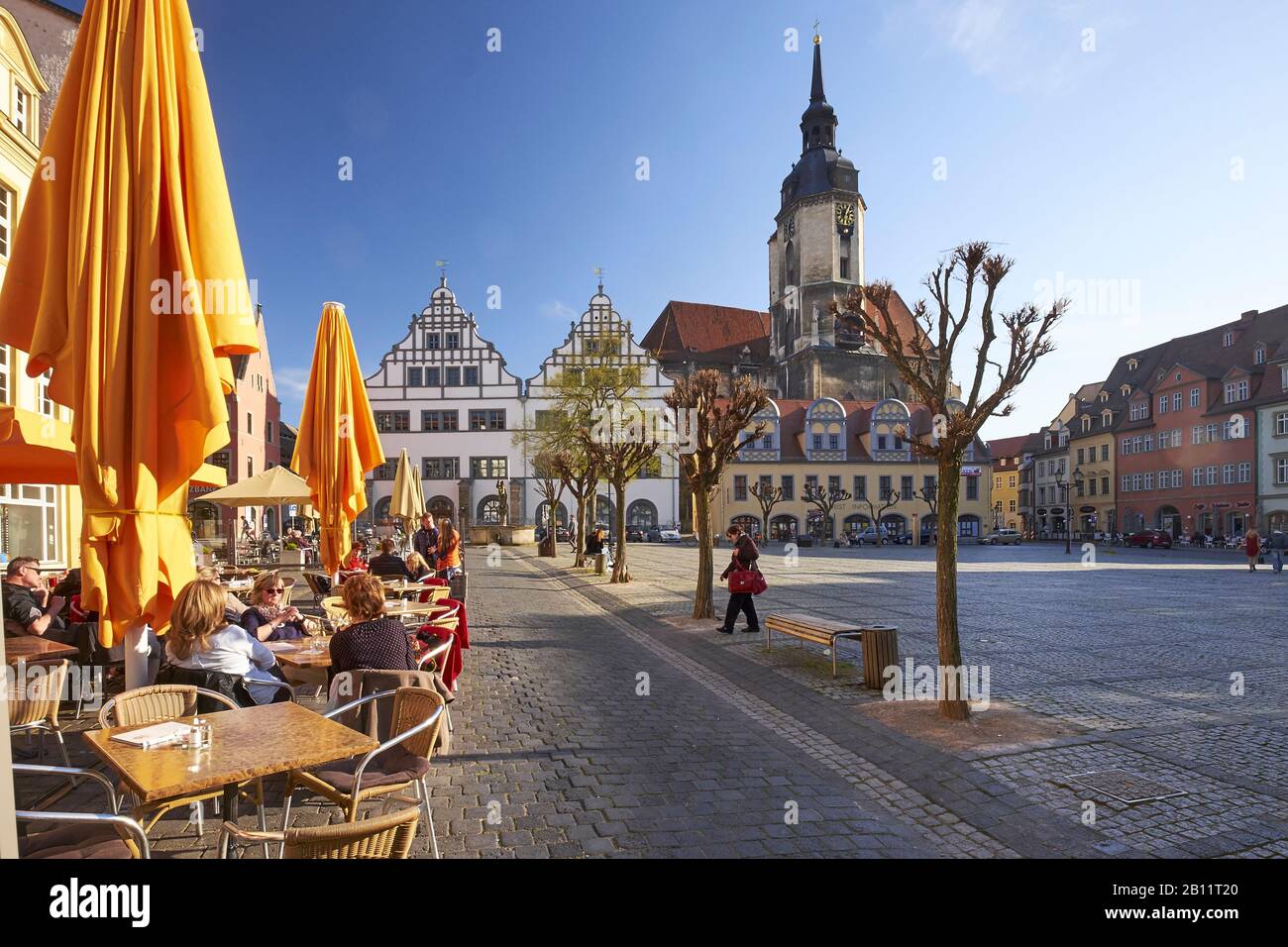 Marché avec l'église Venceslas et le café de rue, Naumburg, Saxe-Anhalt, Allemagne Banque D'Images