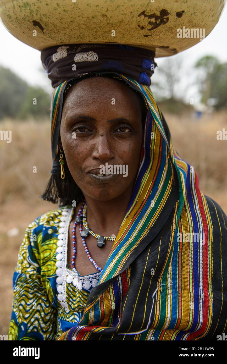 Femme du peuple Fulani du nord du Bénin, Afrique Banque D'Images