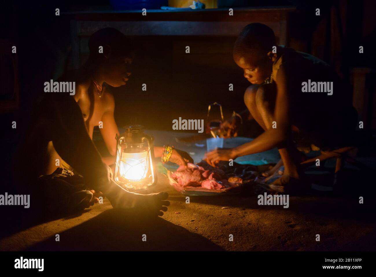 La vie des Pygmées de Bayaka dans la forêt équatoriale, en République centrafricaine, en Afrique Banque D'Images