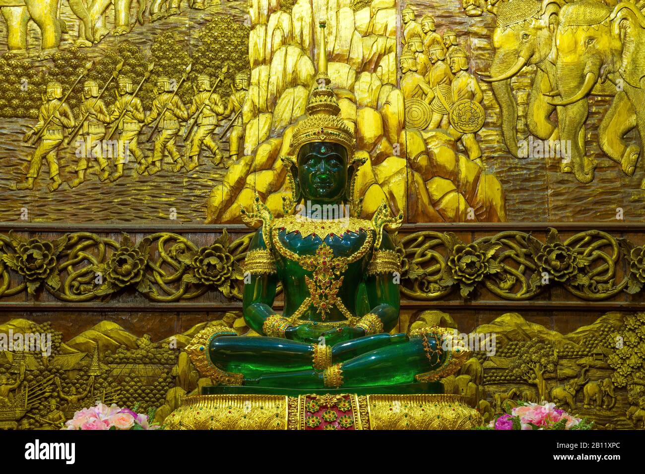Chiang MAI, THAÏLANDE - 21 DÉCEMBRE 2018 : copie de la sculpture du Bouddha d'émeraude au temple bouddhiste Wat Bupparam Banque D'Images