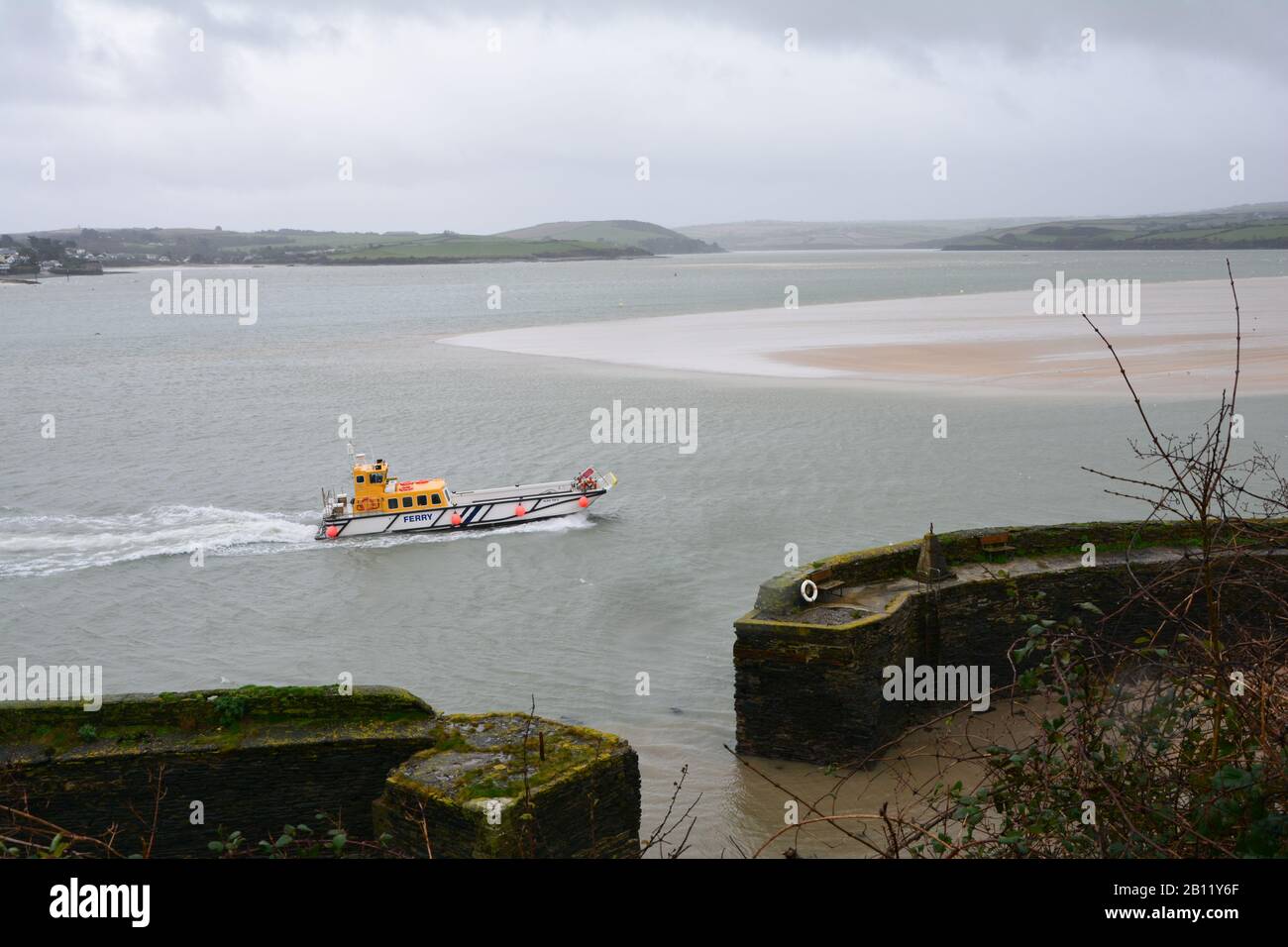 Padstow à Rock ferry qui traverse l'estuaire de Camel en direction de Padstow dans North Cornwall, Royaume-Uni Banque D'Images