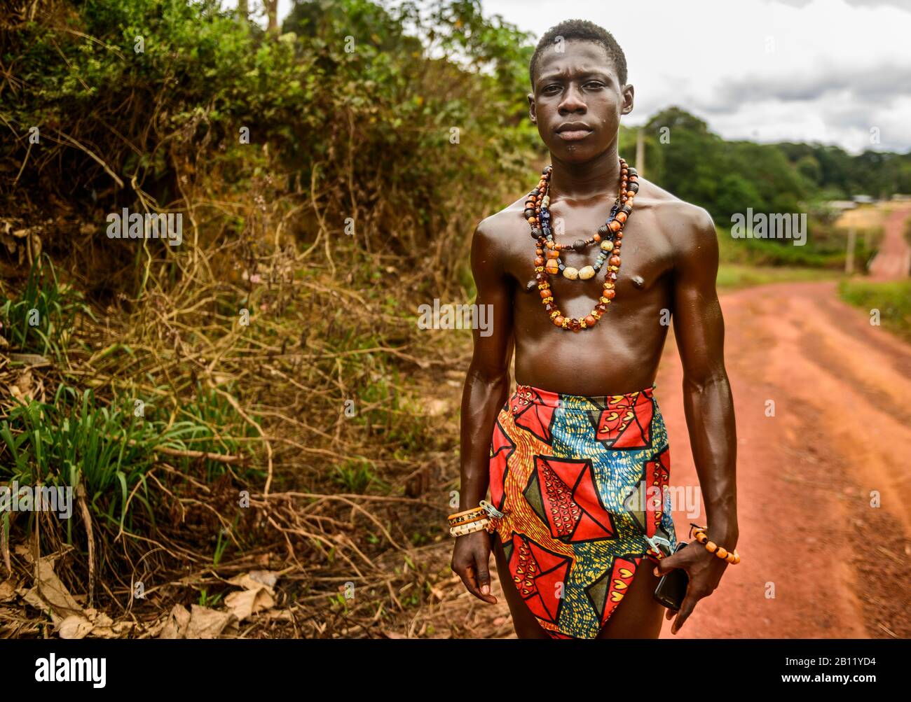 Adolescent un mois avant la circoncision, Gabon, Afrique centrale Banque D'Images