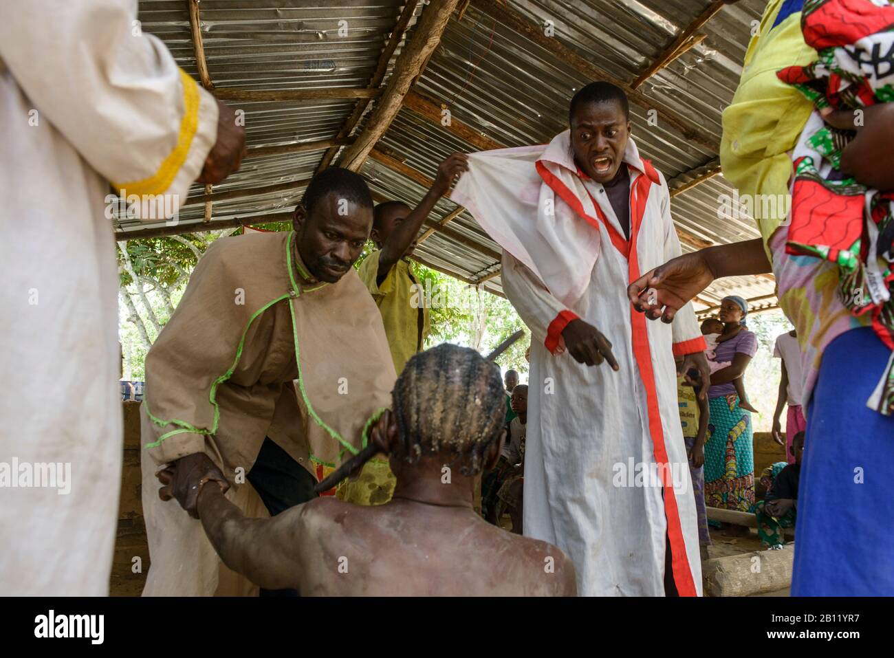 Église en Afrique guérison spirituelle et masse en République du Congo Banque D'Images