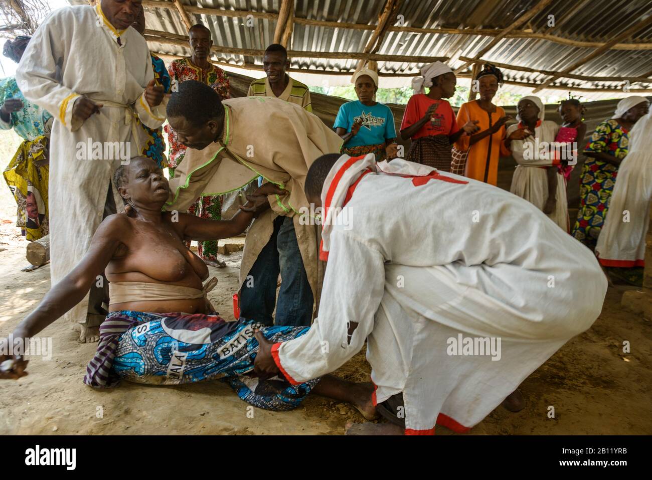 Église en Afrique guérison spirituelle et masse en République du Congo Banque D'Images